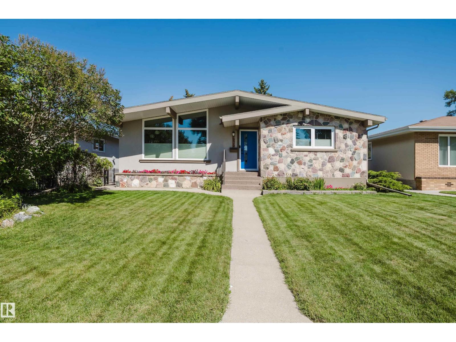 10924 35A Av NW, Duggan — photo 1 of 30