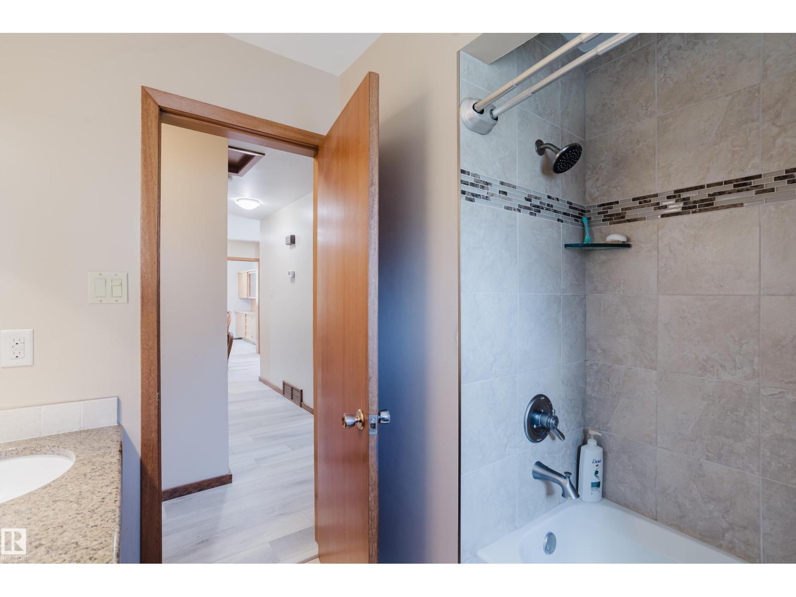 10924 35A AV NW - 23