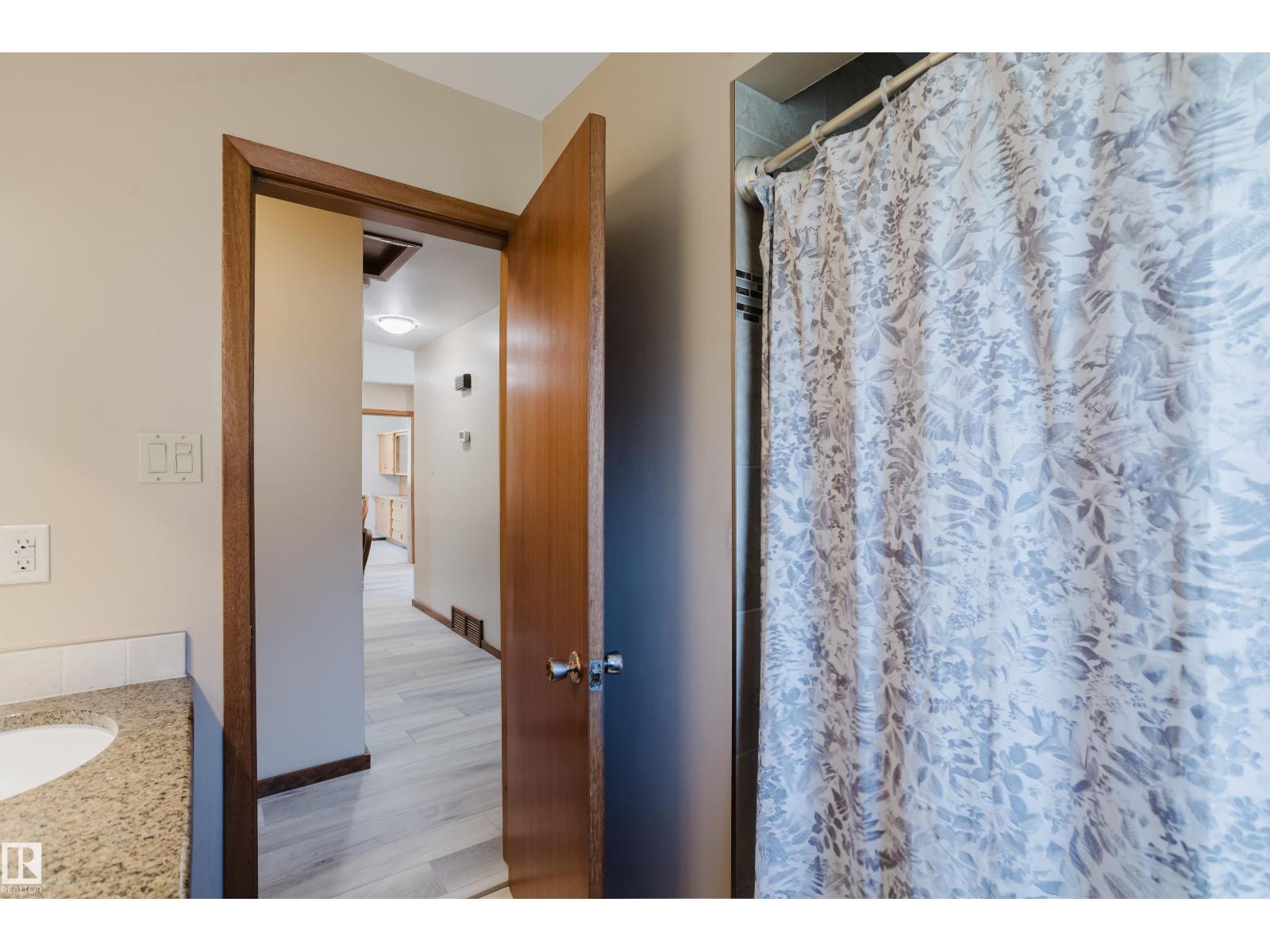 10924 35A AV NW - 24