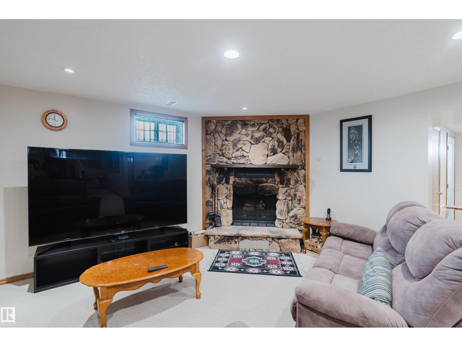 10924 35A AV NW - Image 35