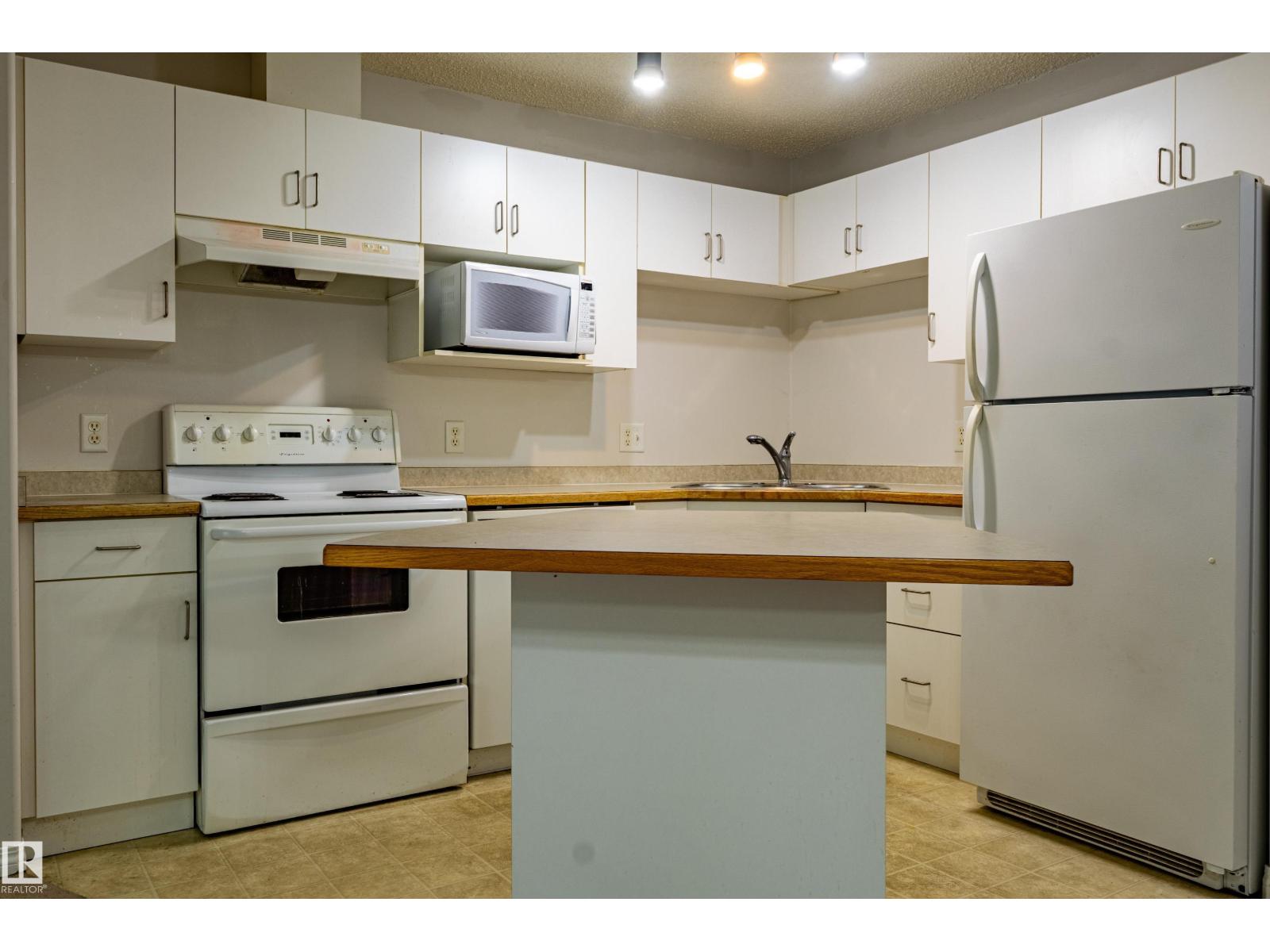 #316 – 11325 83 Street NW, Parkdale (Edmonton) — photo 6 of 29: Property photo