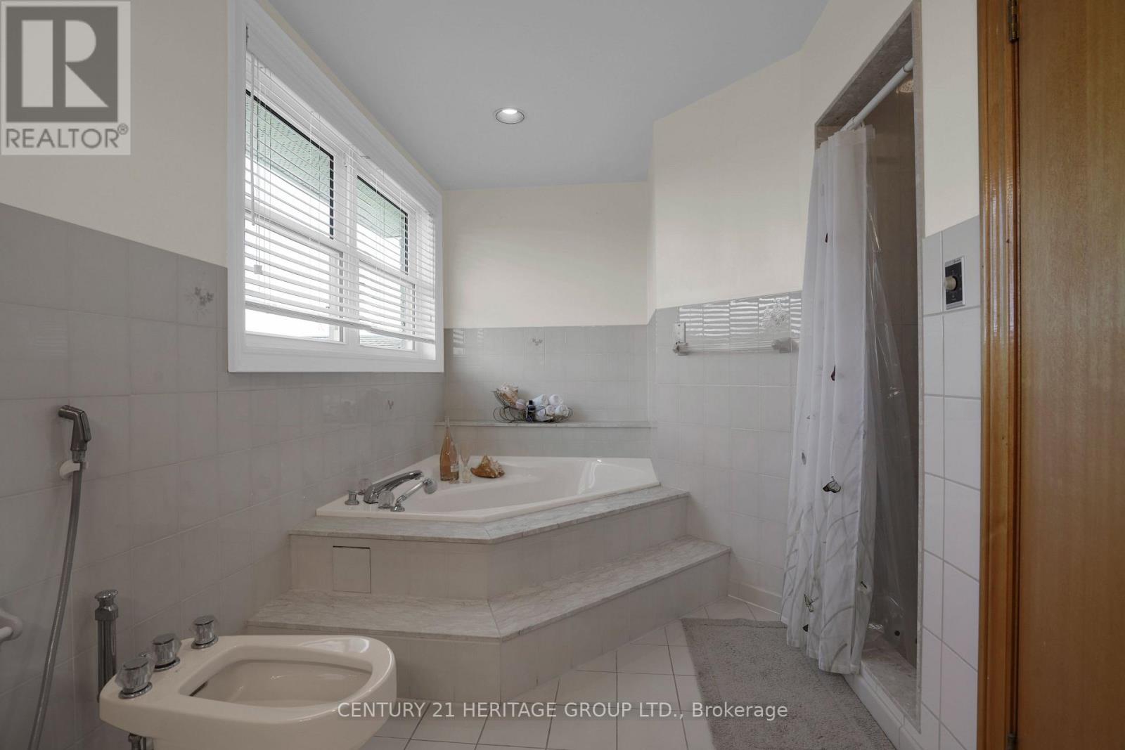 357 POWELL ROAD S - 29