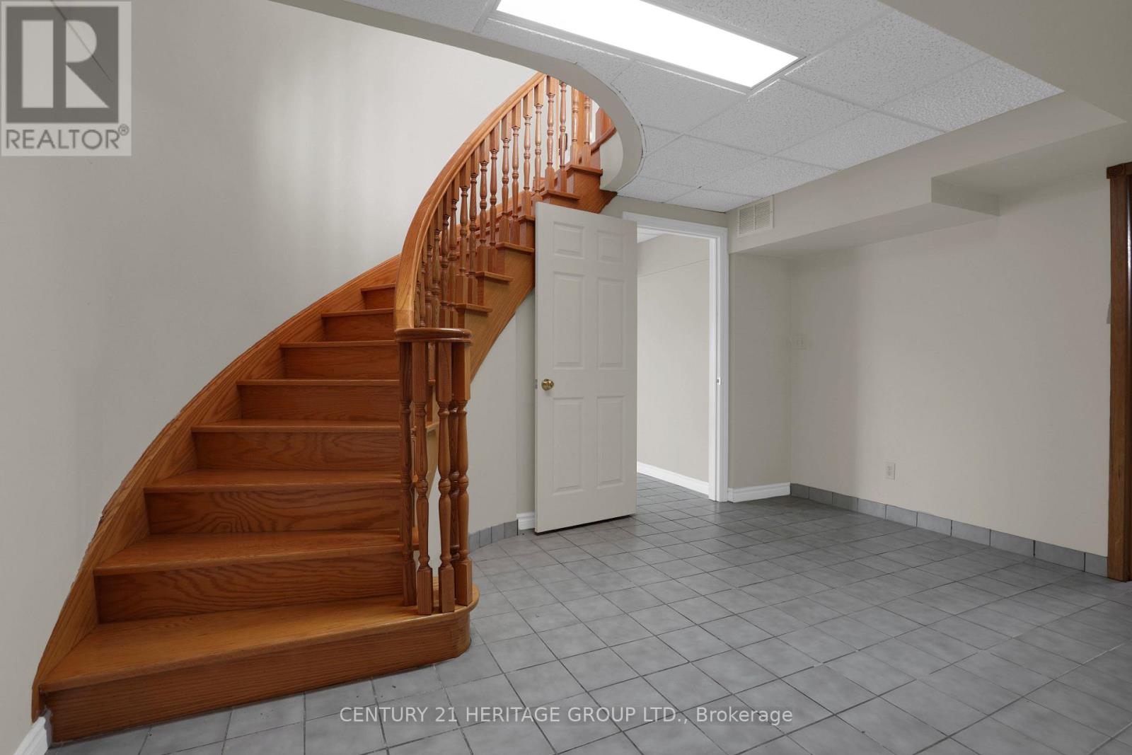 357 POWELL ROAD S - 34