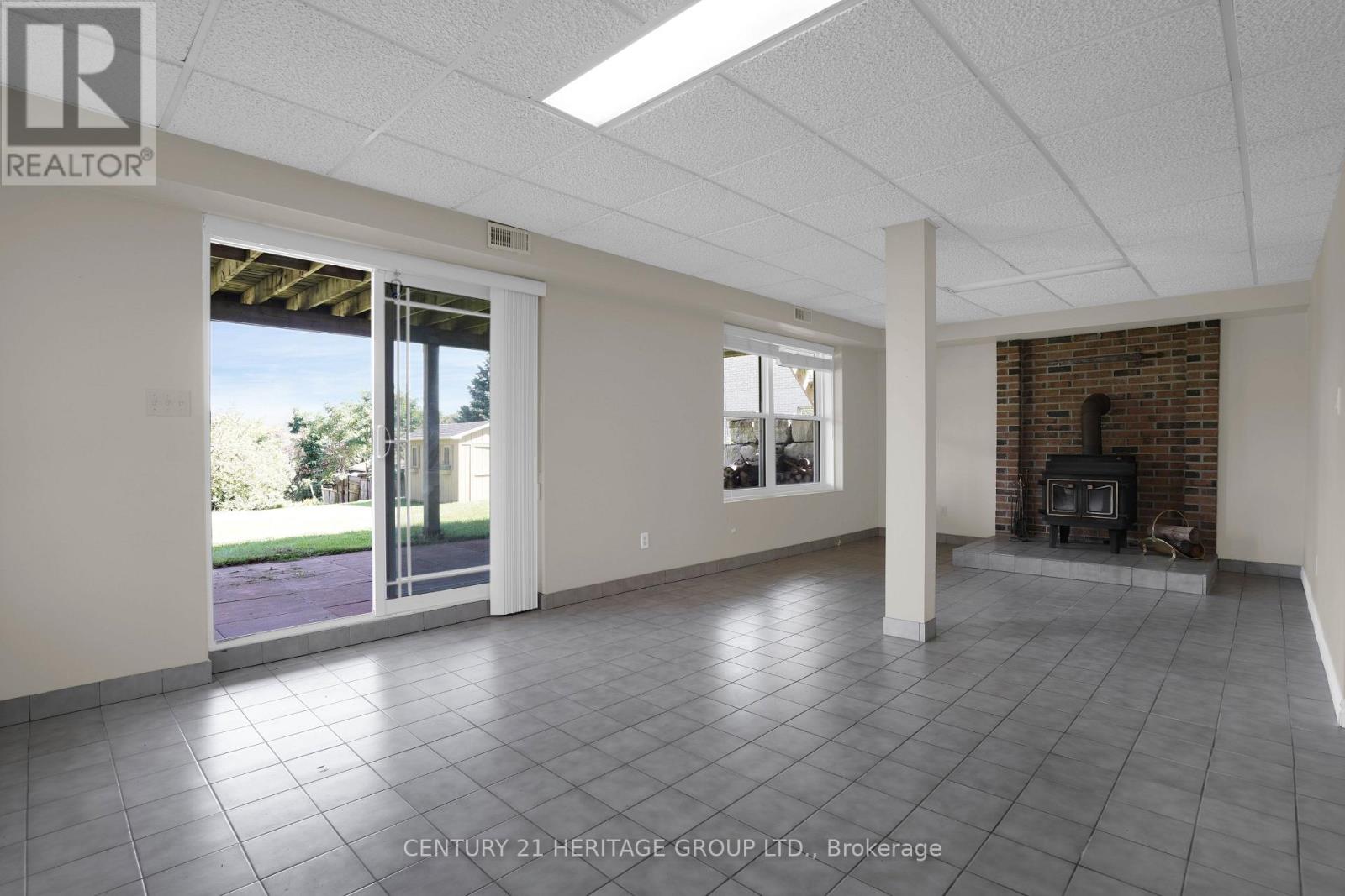 357 POWELL ROAD S - 35