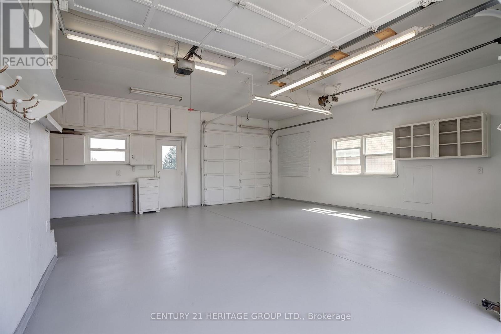 357 POWELL ROAD S - 46