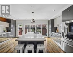 Living room - 20 Brookmount Road, Toronto, ON M4L3N1 Photo 11