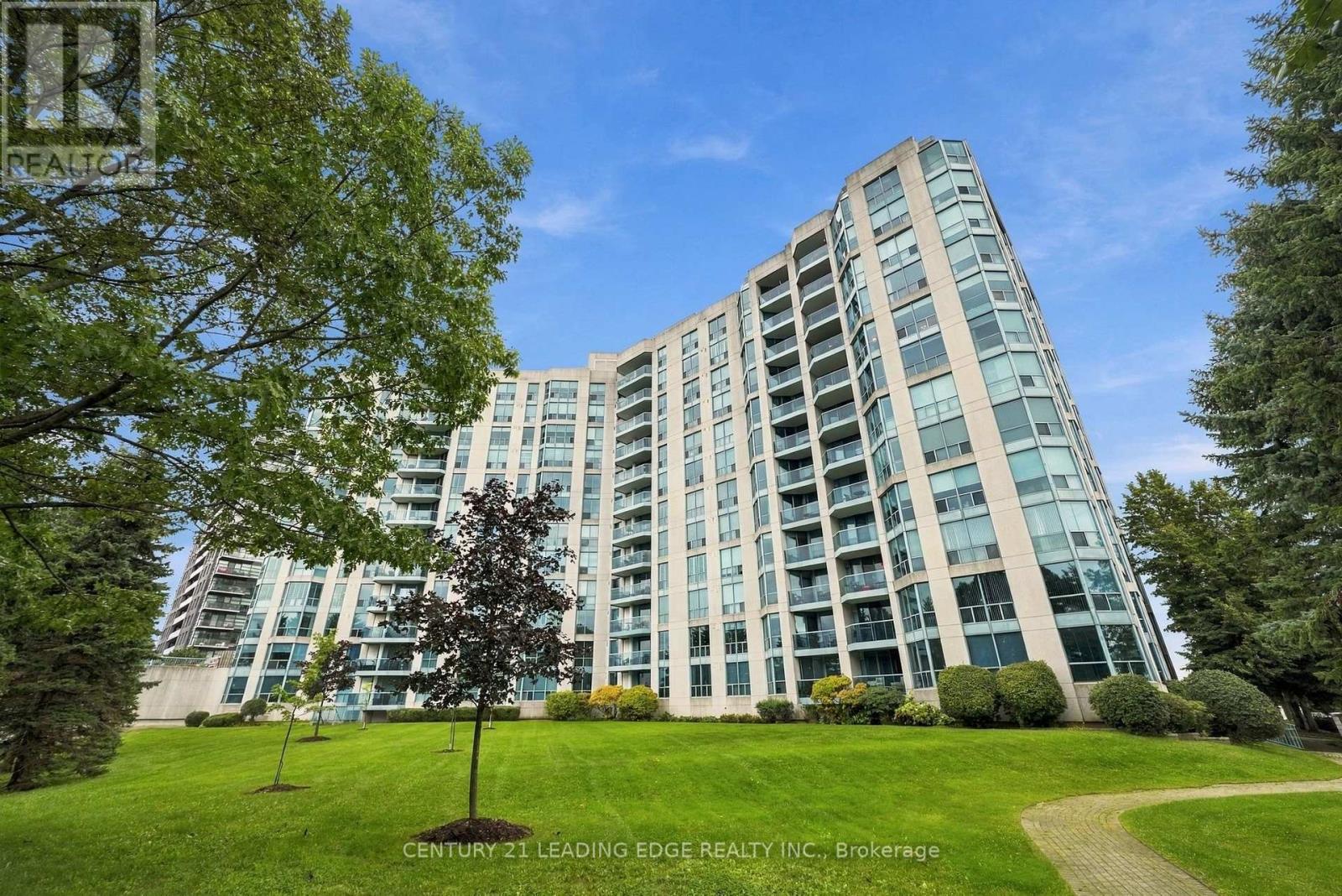 807- 360 Watson Street West, Whitby, ON photo 4