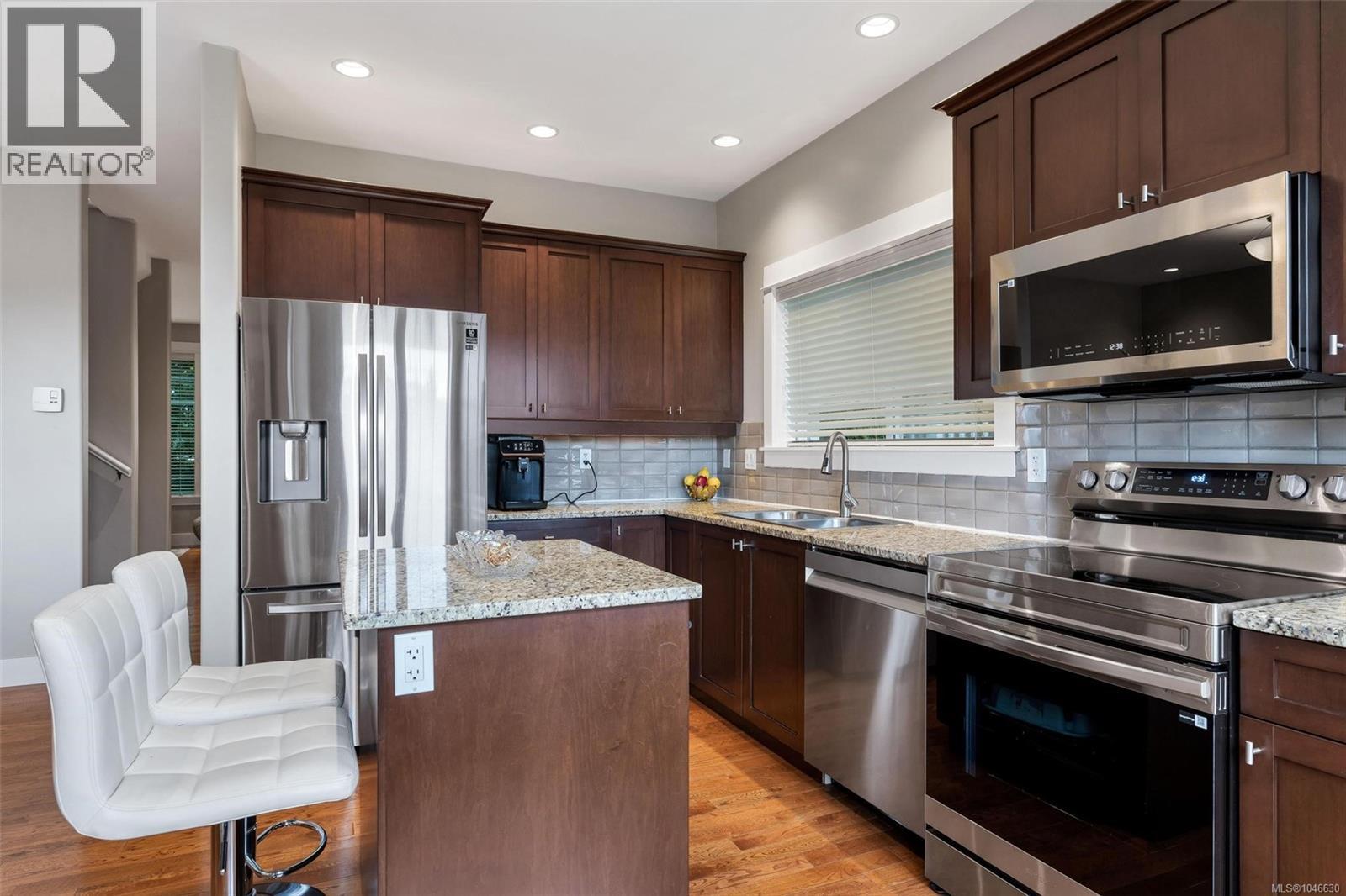#7 4583 Wilkinson Rd - 13