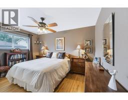 4pc Bathroom - 15 Wellington Place Sw, Calgary, AB T3C2C2 Photo 9