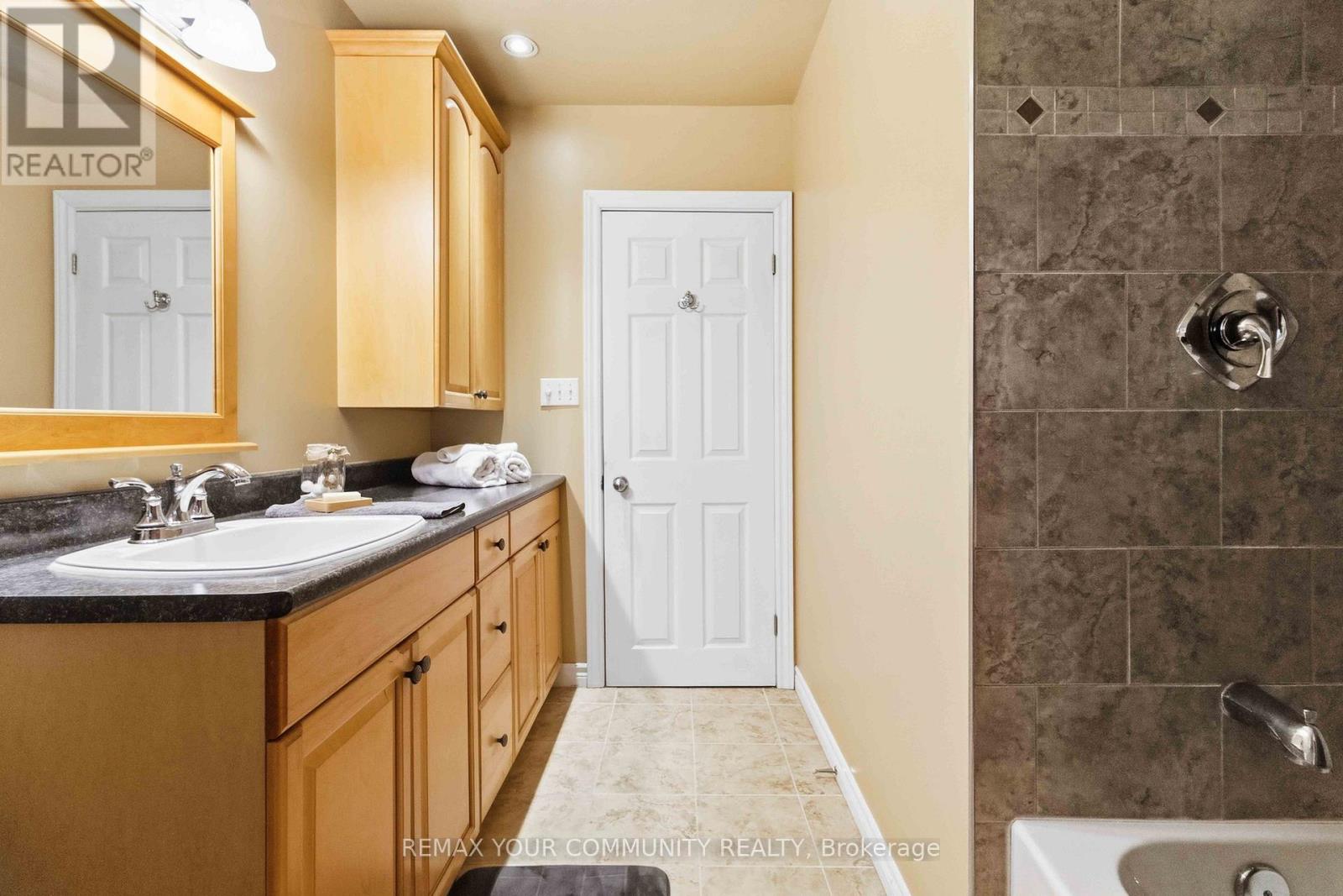 5 MEDINA SQUARE - Image 32