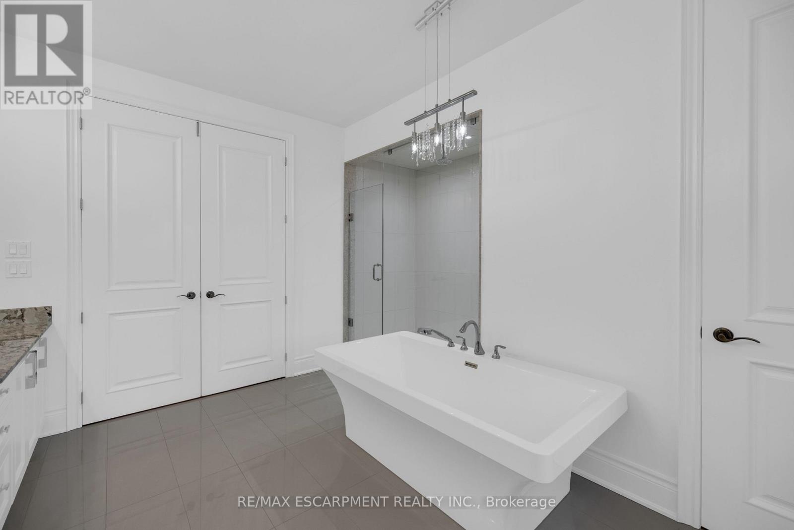 17 YATES AVENUE - 31