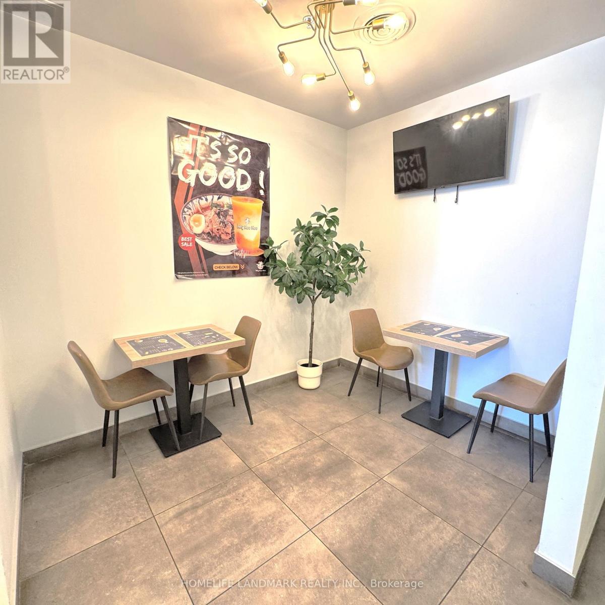 # 8 - 18 RINGWOOD DRIVE, Whitchurch-Stouffville (Stouffville) — photo 5