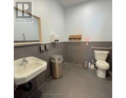 # 8 - 18 Ringwood Drive, Whitchurch Stouffville, ON L4A8C1 Photo 7