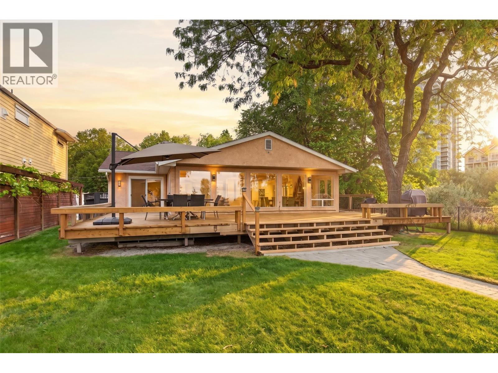  988 Manhattan Drive, Kelowna