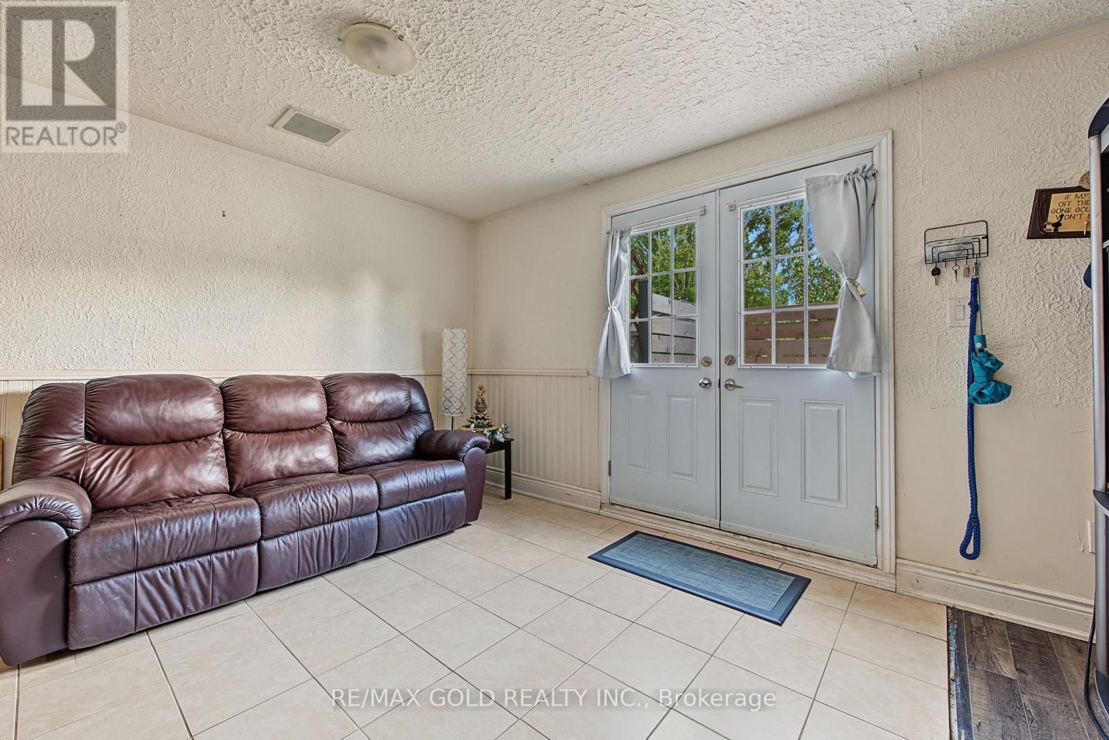 55 MALCOLM CRESCENT - Image 31