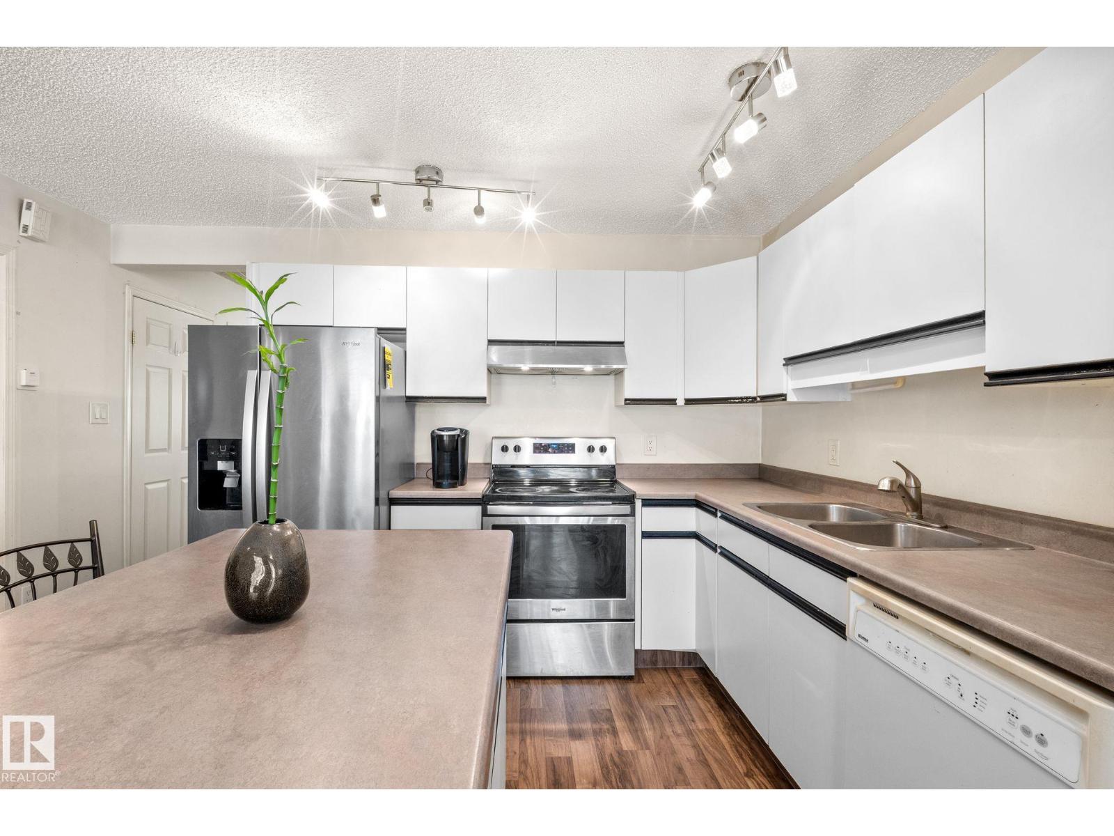 #2 15215 126 ST NW - 11