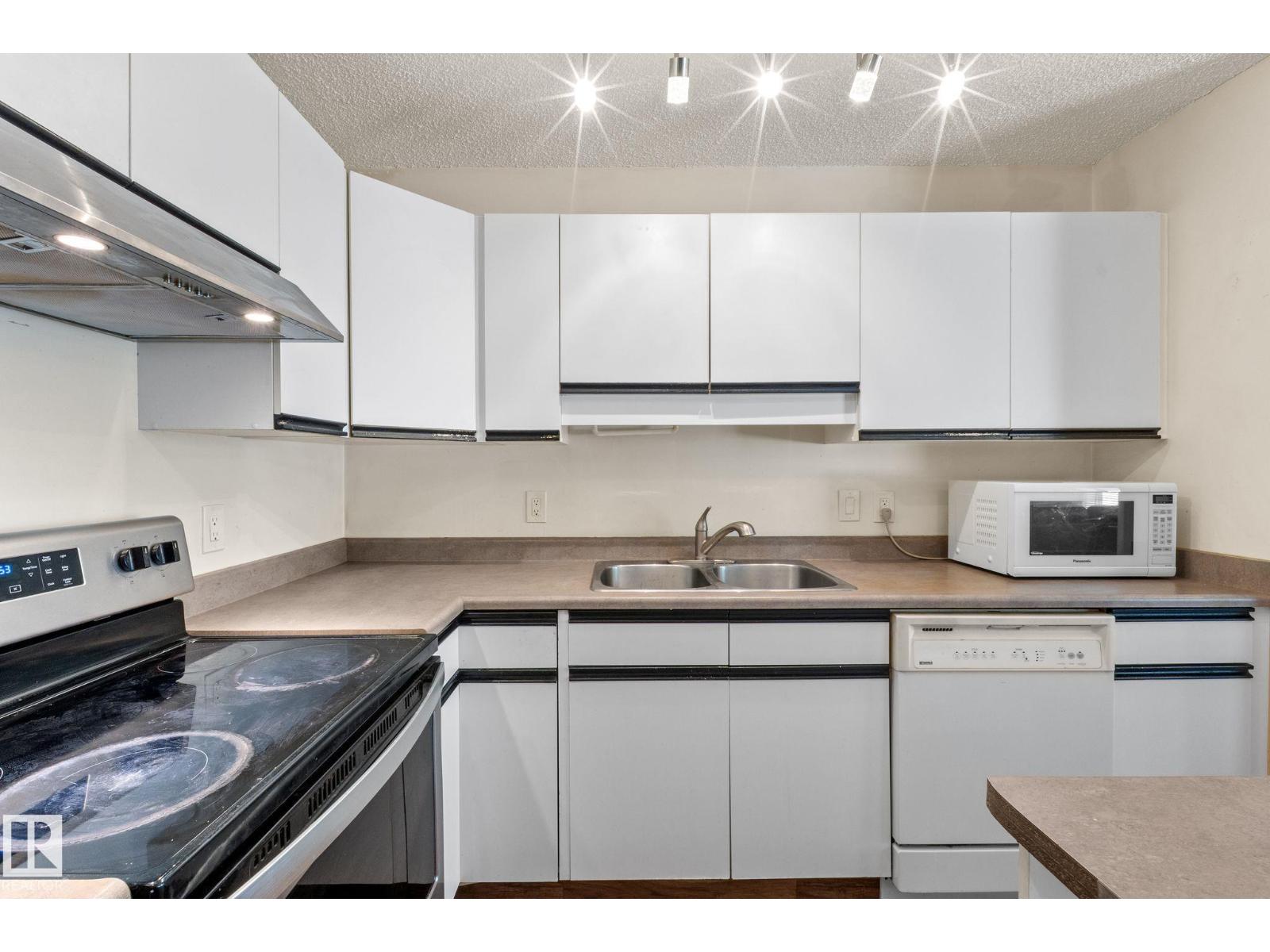 #2 15215 126 ST NW - 13