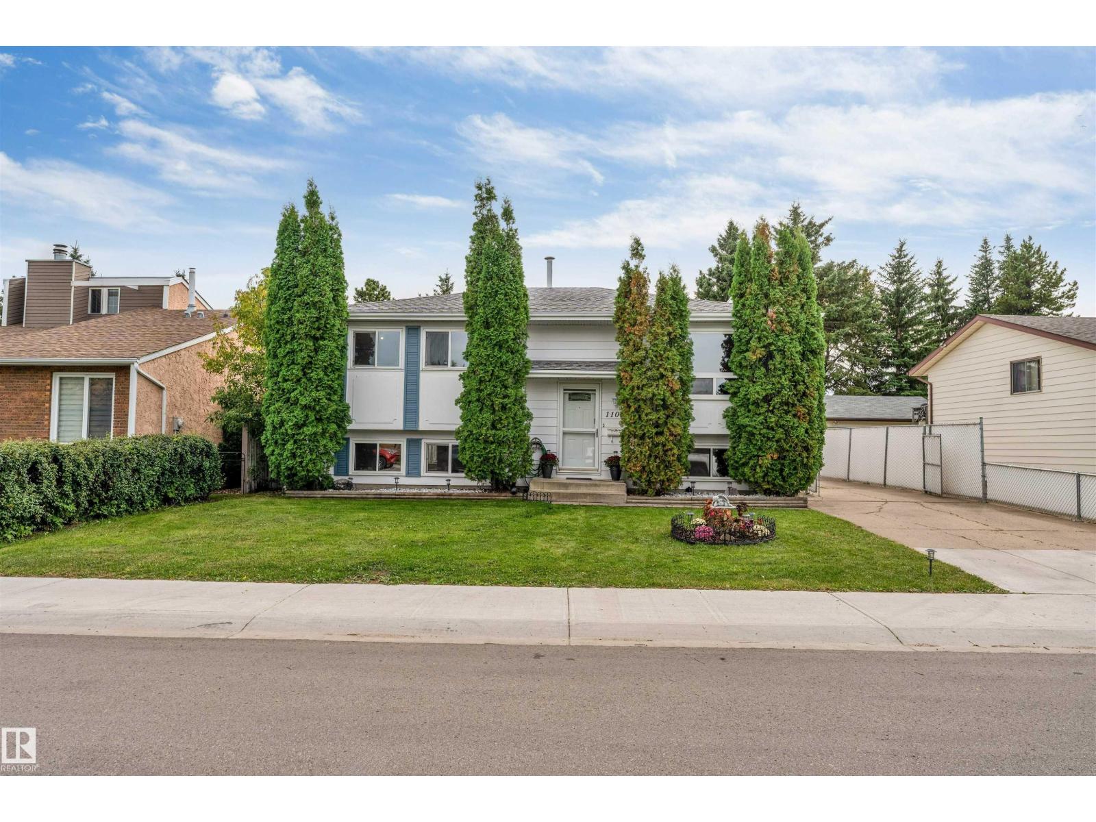 11015 170 AV NW - 1