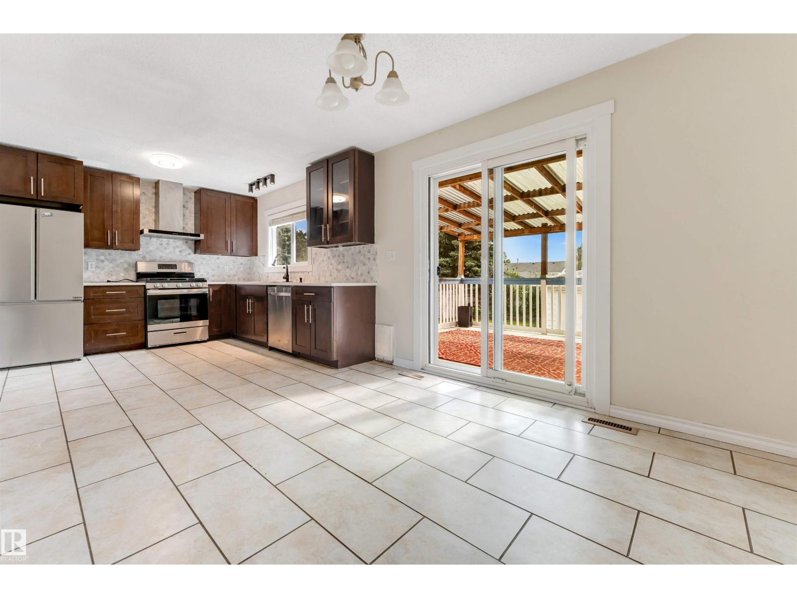 11015 170 Av NW, Baturyn — photo 18 of 30