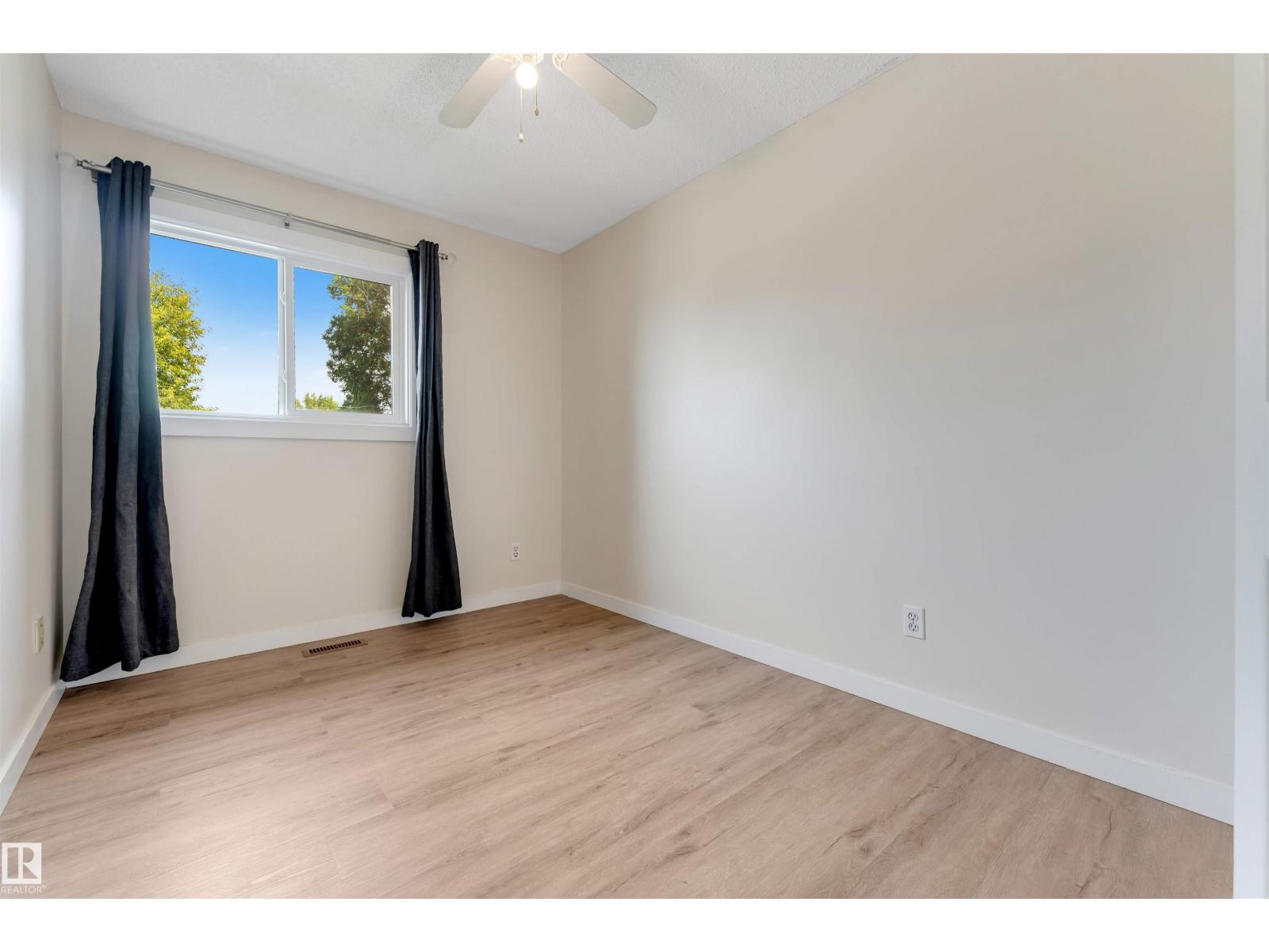 11015 170 AV NW - 23
