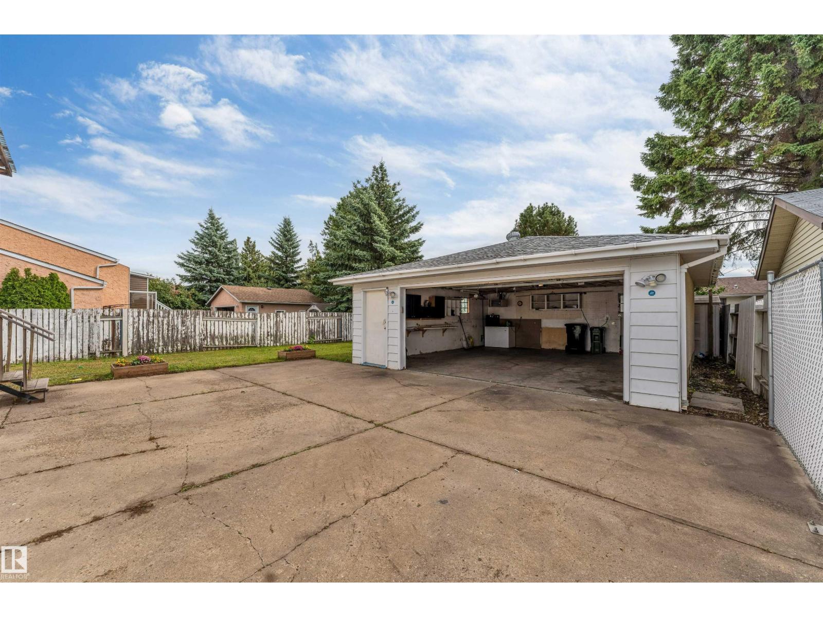 11015 170 AV NW - 6
