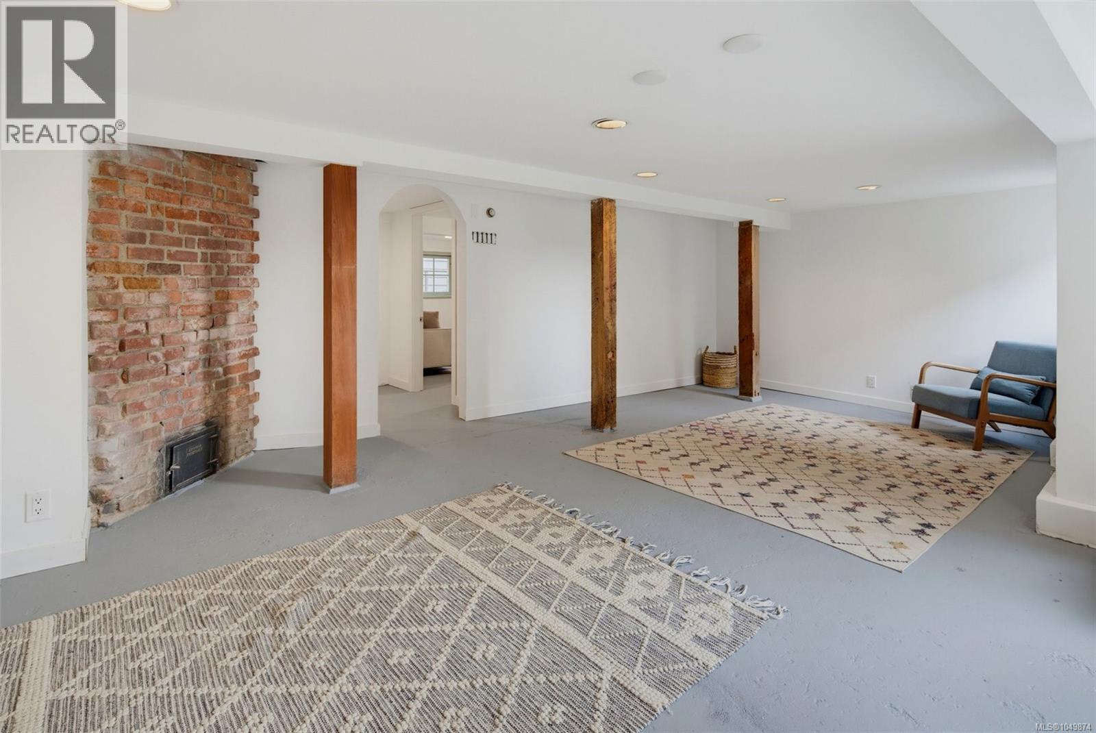 2734 Avebury Ave - 38