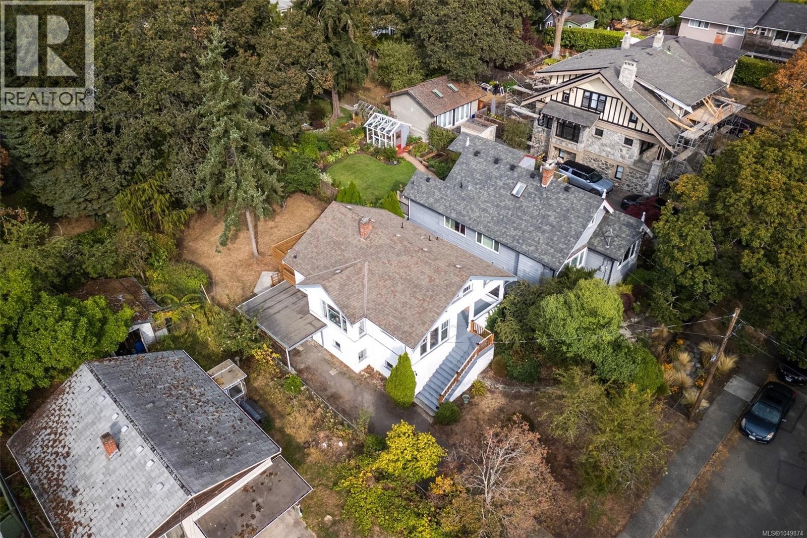 2734 Avebury Ave - 53