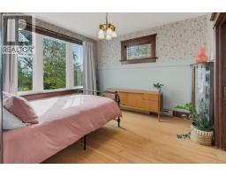 2734 Avebury Ave, Victoria, BC V8R3W4 Photo 17