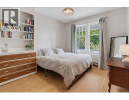 2734 Avebury Ave, Victoria, BC V8R3W4 Photo 18