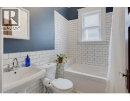 2734 Avebury Ave, Victoria, BC V8R3W4 Photo 21