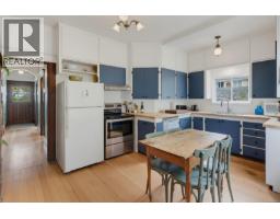 2734 Avebury Ave, Victoria, BC V8R3W4 Photo 23