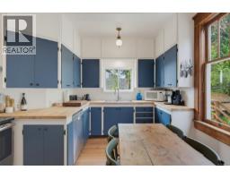 2734 Avebury Ave, Victoria, BC V8R3W4 Photo 24