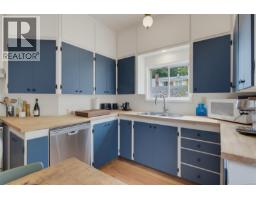 2734 Avebury Ave, Victoria, BC V8R3W4 Photo 25