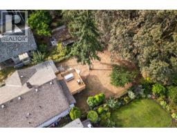 2734 Avebury Ave, Victoria, BC V8R3W4 Photo 36