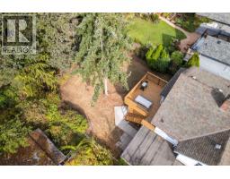 2734 Avebury Ave, Victoria, BC V8R3W4 Photo 37