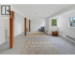 2734 Avebury Ave, Victoria, BC V8R3W4 Photo 39