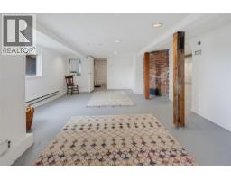 2734 Avebury Ave, Victoria, BC V8R3W4 Photo 40