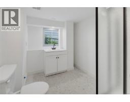 2734 Avebury Ave, Victoria, BC V8R3W4 Photo 41