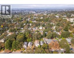 2734 Avebury Ave, Victoria, BC V8R3W4 Photo 50
