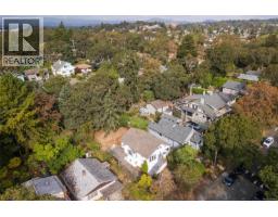 2734 Avebury Ave, Victoria, BC V8R3W4 Photo 52