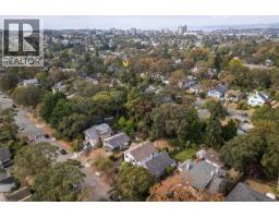 2734 Avebury Ave, Victoria, BC V8R3W4 Photo 54