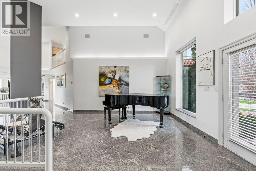 4572 LAKE GRANDE COURT, Windsor — photo 5