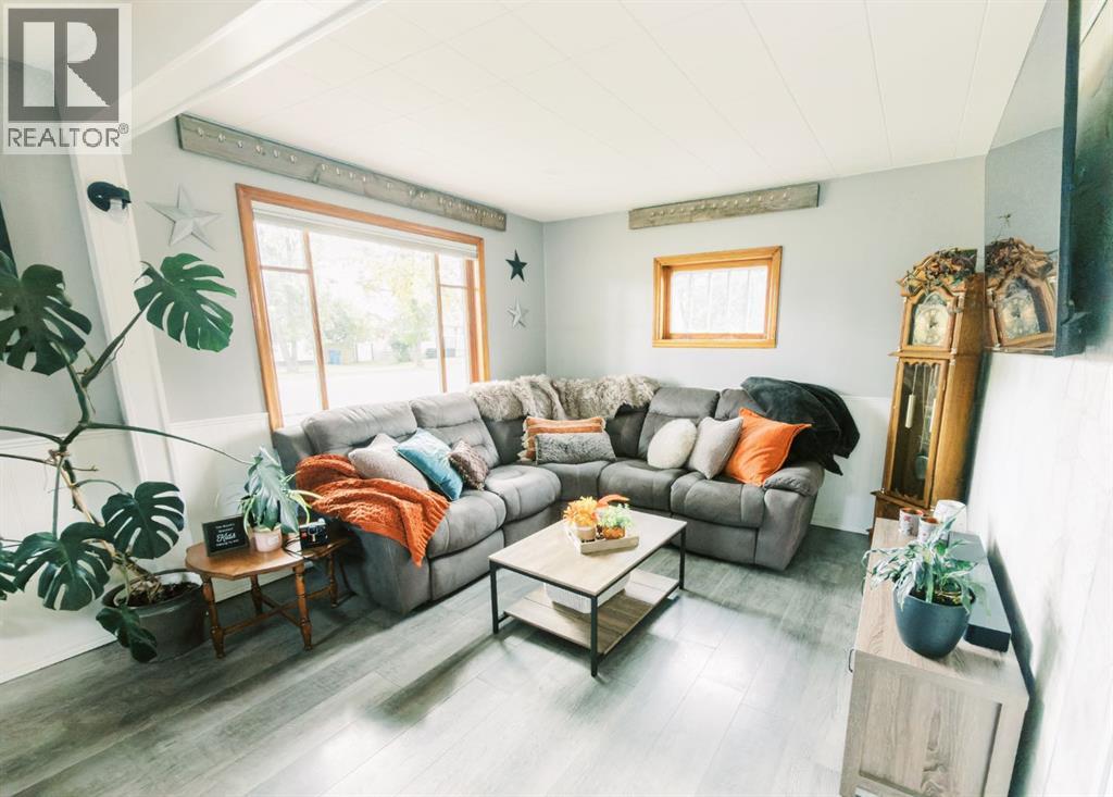 Listing photo – 5720 50A Avenue, Stettler