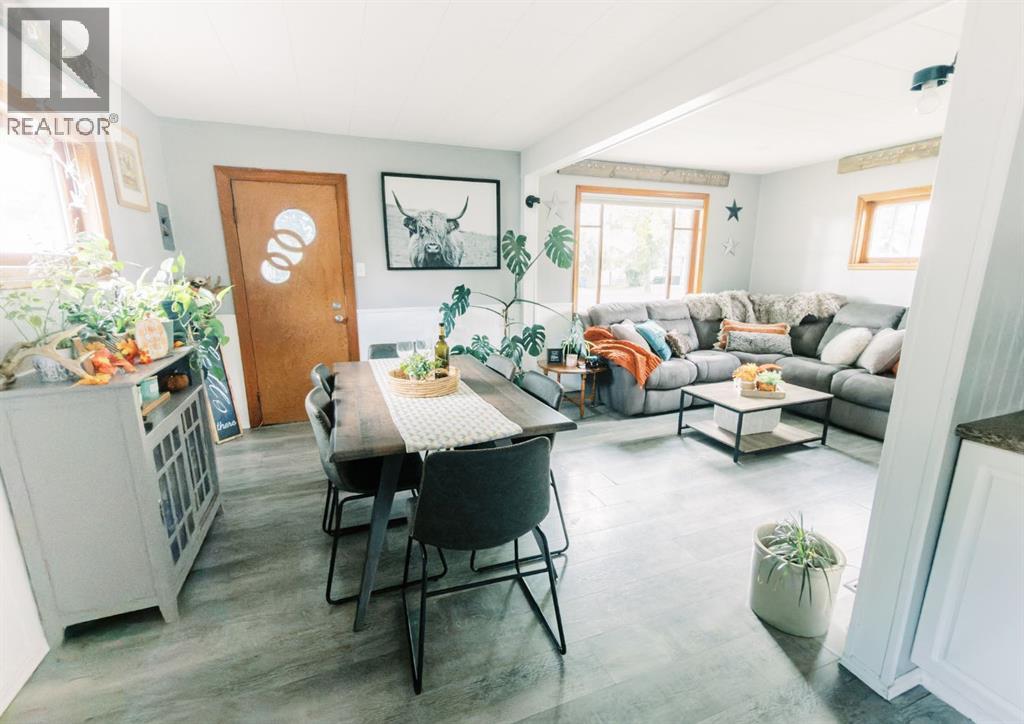 Listing photo – 5720 50A Avenue, Stettler
