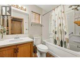 28 Martinglen Way Ne, Calgary, AB T3J3H9 Photo 17