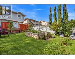 4pc Bathroom - 28 Martinglen Way Ne, Calgary, AB T3J3H9 Photo 6