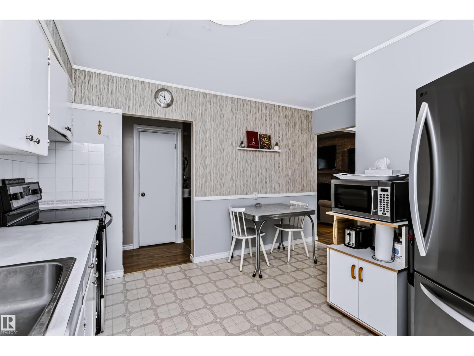 13503 135 AV NW - 21