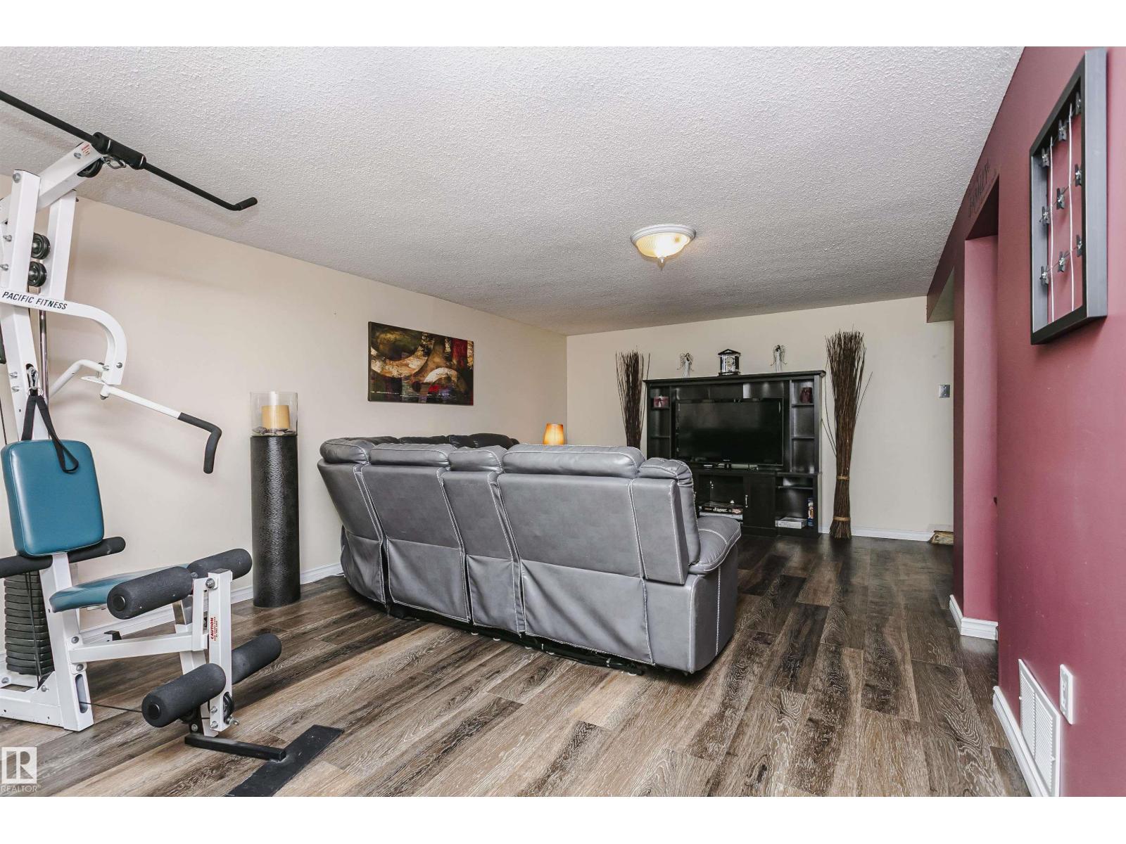 13503 135 AV NW - 35
