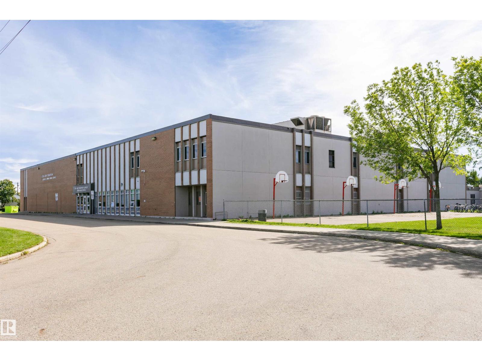 13503 135 AV NW - 62