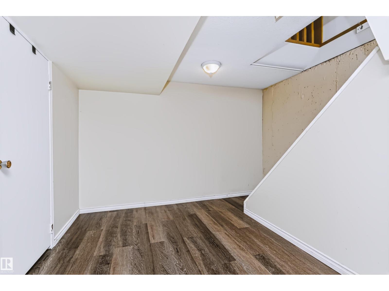 13503 135 AV NW - 32